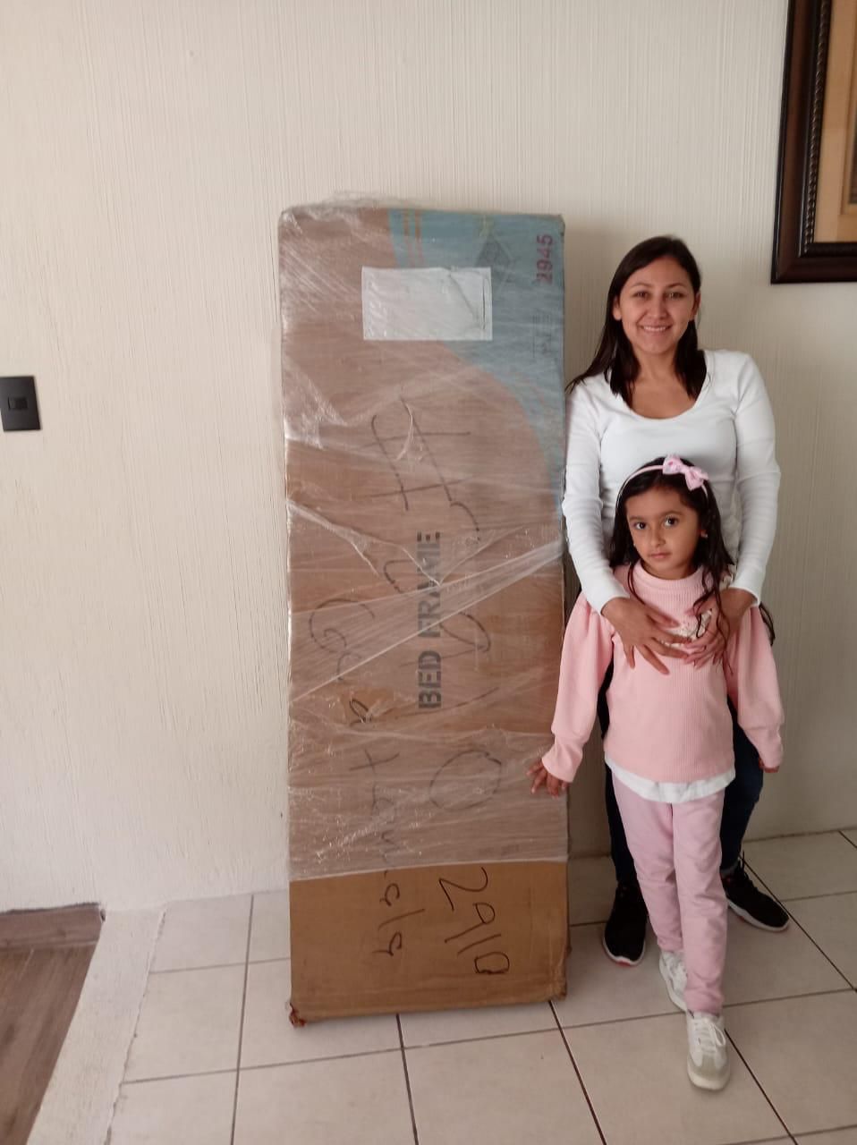 Clientes satisfechos con sus envíos